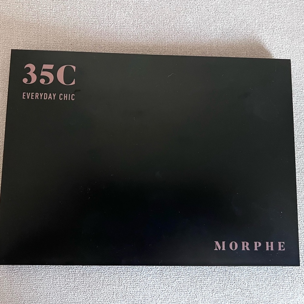 35C Everyday Chic Morphe Eyeshadow in great condition